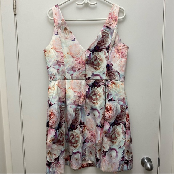 Ever New Melbourne Floral Pattern V-Neck Dress - Picture 3 of 7